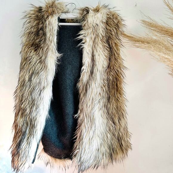 NEW FREE PEOPLE 6 SHORE ROAD Faux Fur Reversible Vest Hood Pockets Grey Lined M - Picture 2 of 7